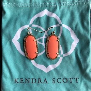 NWOT Kendra Scott Elle Magnesite earrings!
